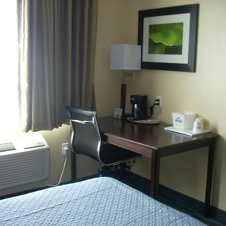 Days Inn & Suites By Wyndham Ozone Park/Jfk Airport Нью-Йорк Екстер'єр фото