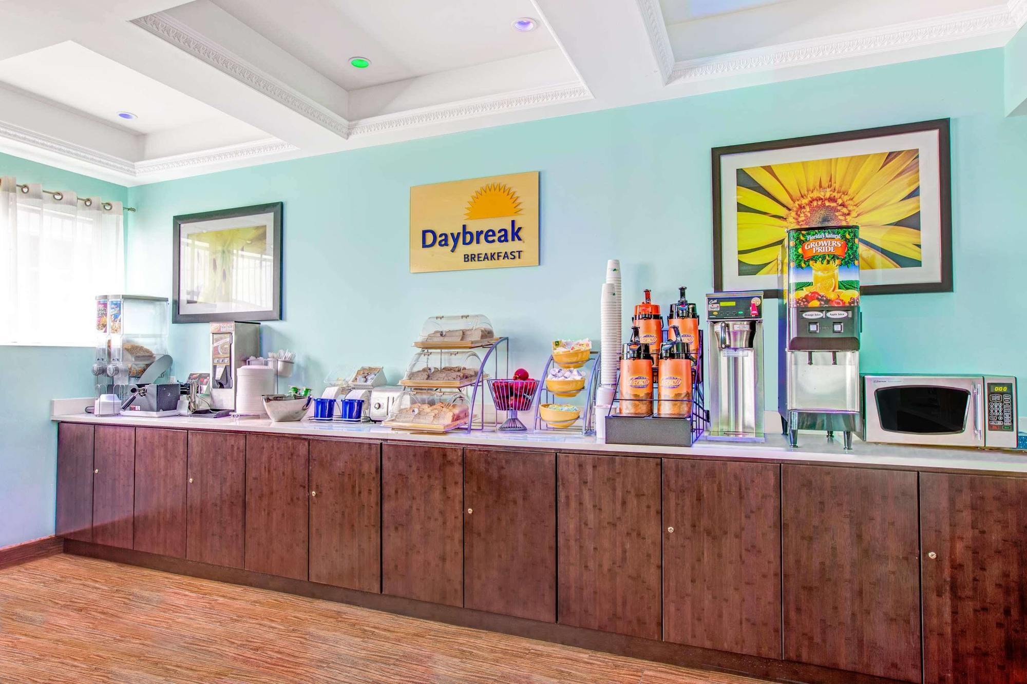Days Inn & Suites By Wyndham Ozone Park/Jfk Airport Нью-Йорк Екстер'єр фото