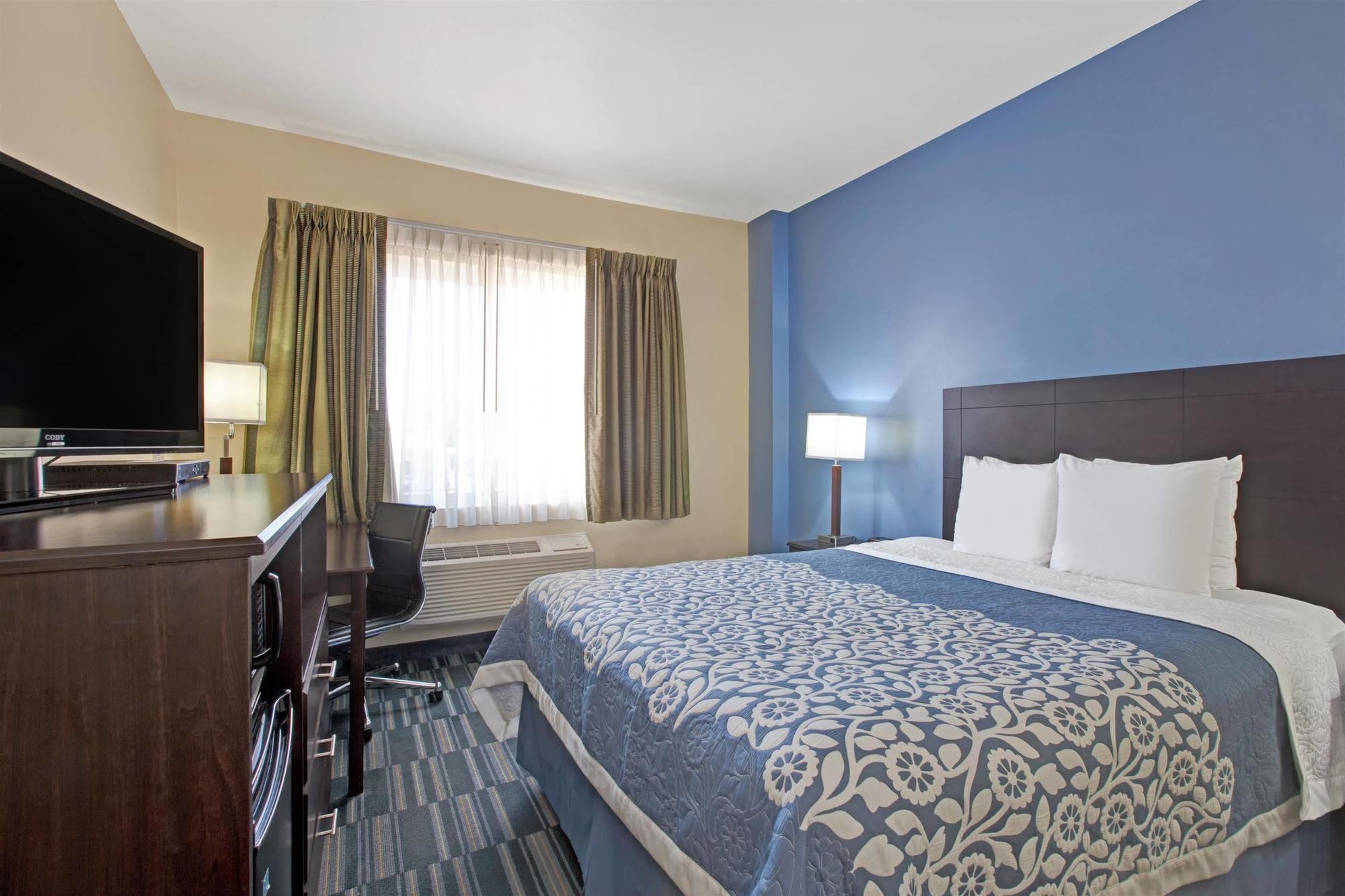 Days Inn & Suites By Wyndham Ozone Park/Jfk Airport Нью-Йорк Екстер'єр фото