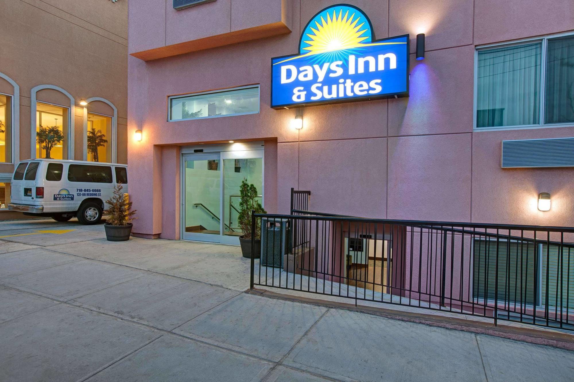 Days Inn & Suites By Wyndham Ozone Park/Jfk Airport Нью-Йорк Екстер'єр фото