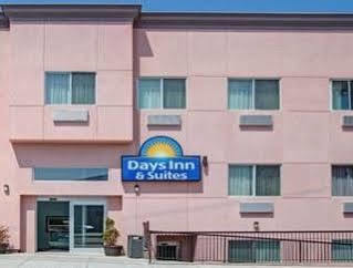 Days Inn & Suites By Wyndham Ozone Park/Jfk Airport Нью-Йорк Екстер'єр фото
