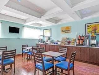Days Inn & Suites By Wyndham Ozone Park/Jfk Airport Нью-Йорк Екстер'єр фото